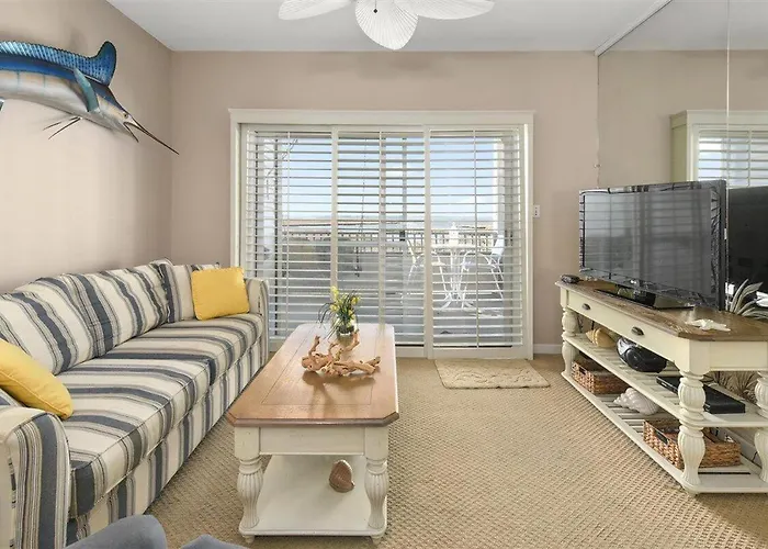 2 Bedroom 1st Floor Ritz With Great Bay View!