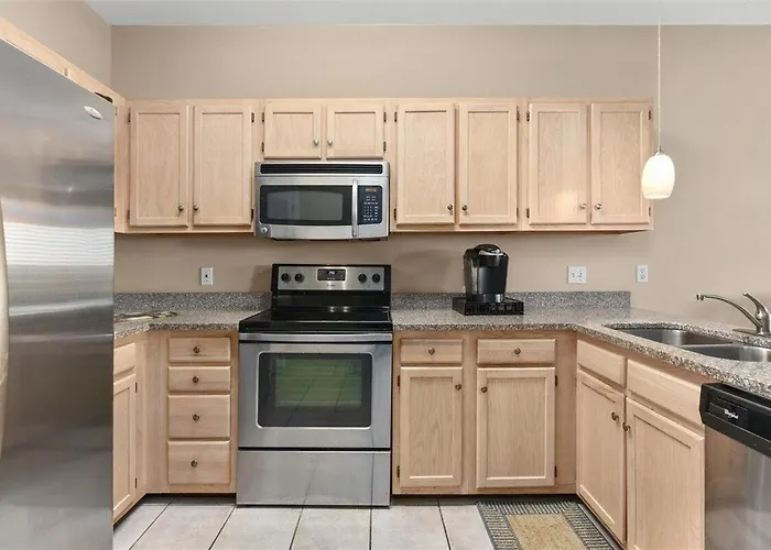 2 Bedroom 1st Floor Ritz With Great Bay View! *