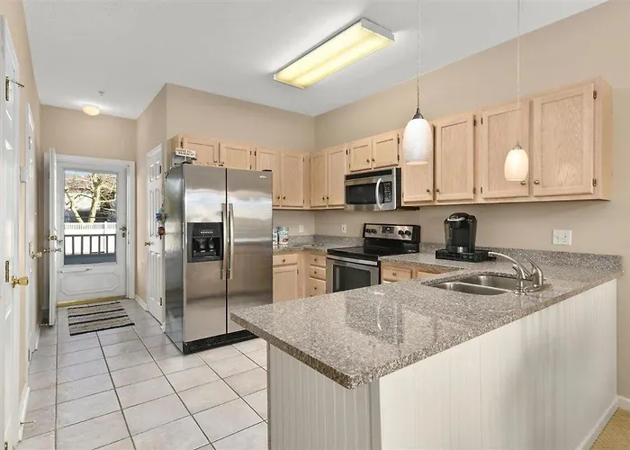 2 Bedroom 1st Floor Ritz With Great Bay View! Holiday home