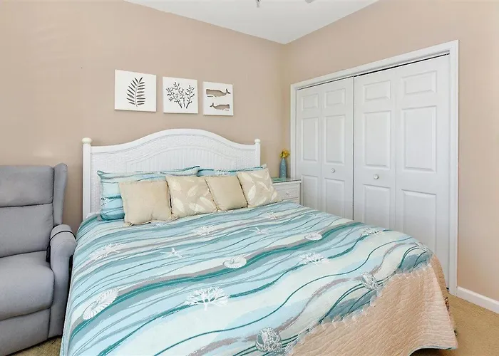 2 Bedroom 1st Floor Ritz With Great Bay View!