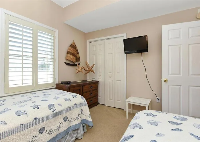 2 Bedroom 1st Floor Ritz With Great Bay View! Holiday home *