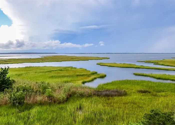 2 Bedroom 1st Floor Ritz With Great Bay View!