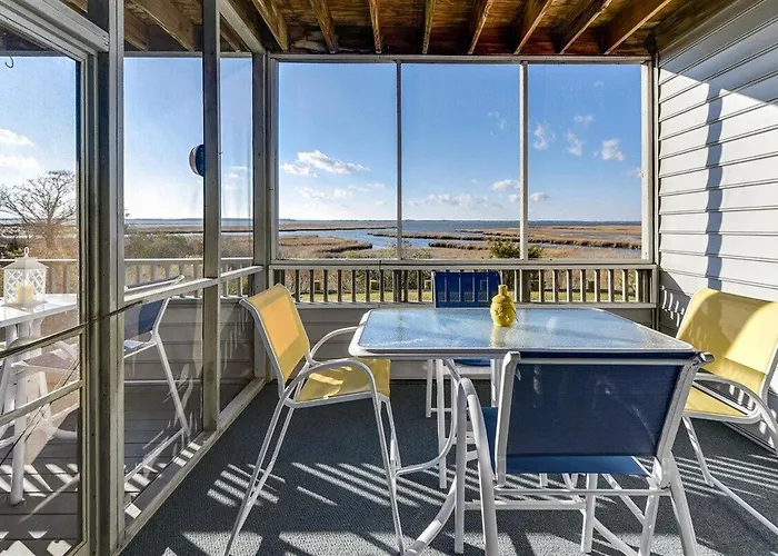 2 Bedroom 1st Floor Ritz With Great Bay View! *