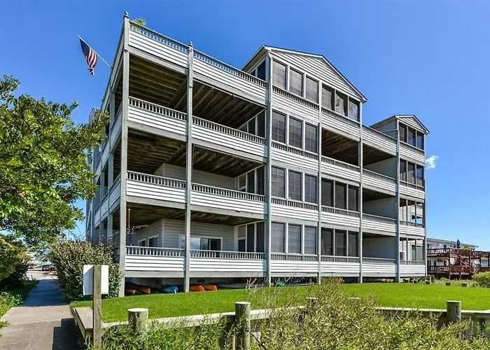 2 Bedroom 1st Floor Ritz With Great Bay View! Holiday home