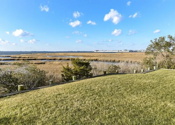 Holiday home 2 Bedroom 1st Floor Ritz With Great Bay View!