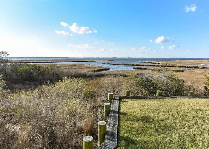 2 Bedroom 1st Floor Ritz With Great Bay View! *